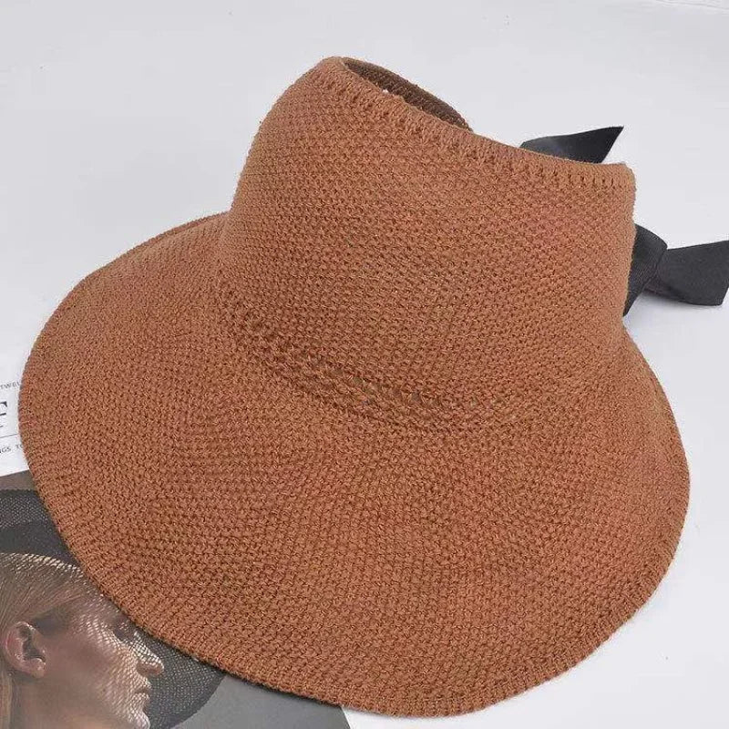 Madeleine hat Travel UV Beach Cap